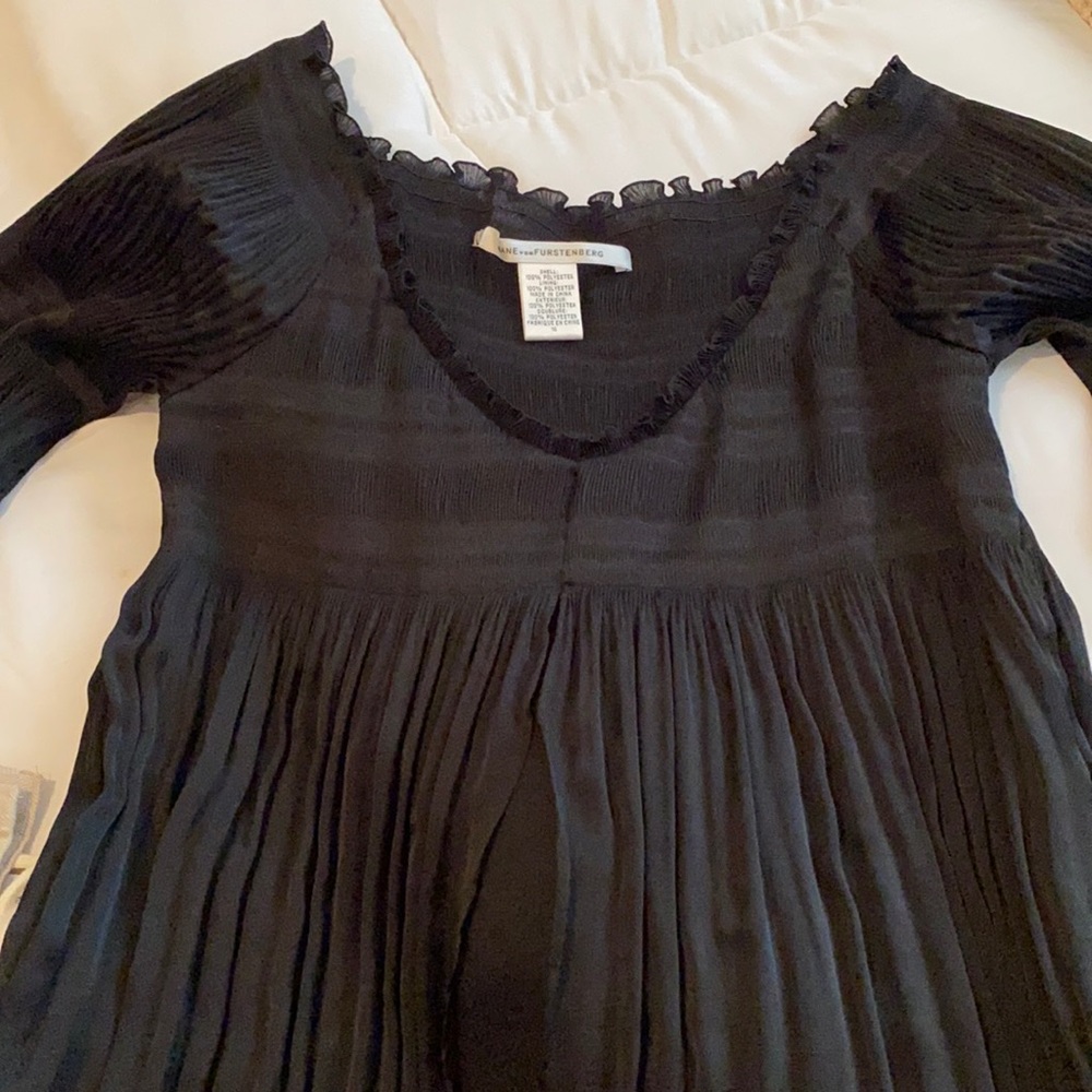 Fab meeting in a Diane Von Furstenberg top!